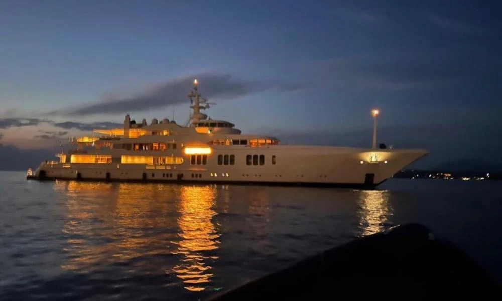 «Ecstasea»: Το υπερπολυτελές σκάφος που αγκυροβόλησε στις Σπέτσες - Σε ποιον μεγιστάνα ανήκε (εικόνες)